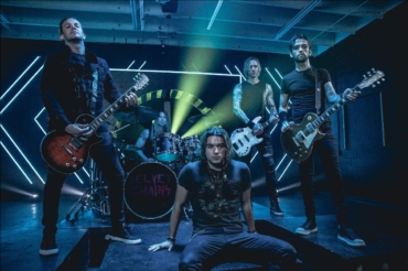 Velvet Chains retorna com o surpreendente single “I Am The Ocean”