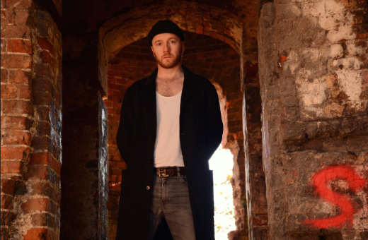 Tom Fleming, One True Pairing lança Mid-Life Crisis