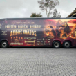 All Metal Stars BR apresenta ônibus que será utilizado na turnê em homenagem a Andre Matos com Aquiles Priester, Thiago Bianchi, Edu Ardanuy e Dani Matos