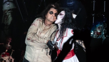 Alice Cooper E Sua Esposa Renovaram Seus Votos De Casamento.