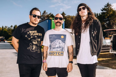 Trio conhecido por estruturas rítmicas complexas e pela influência no post-hardcore dos anos 2000 se apresenta em São Paulo, no Carioca Club