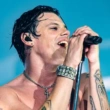 Yungblud emociona Birmingham com tributo a Ozzy Osbourne: “Você mudou minha vida”